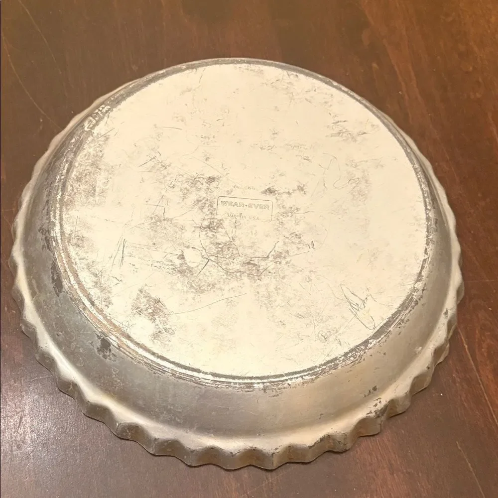 Vintage Wear-Ever fluted aluminum pie pan